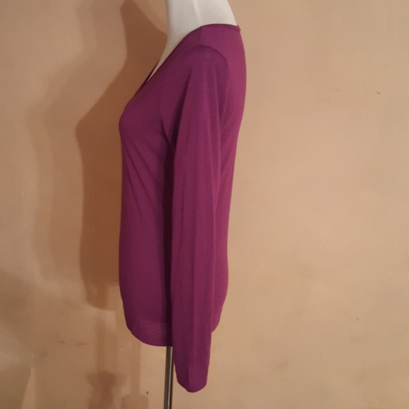 Brand New the Perfect V-Neck Tee - Picture 5 of 7